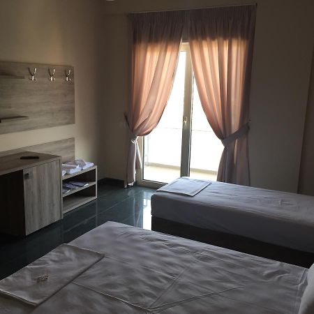 Herges Hotel Durrës Eksteriør billede