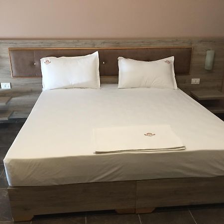 Herges Hotel Durrës Eksteriør billede
