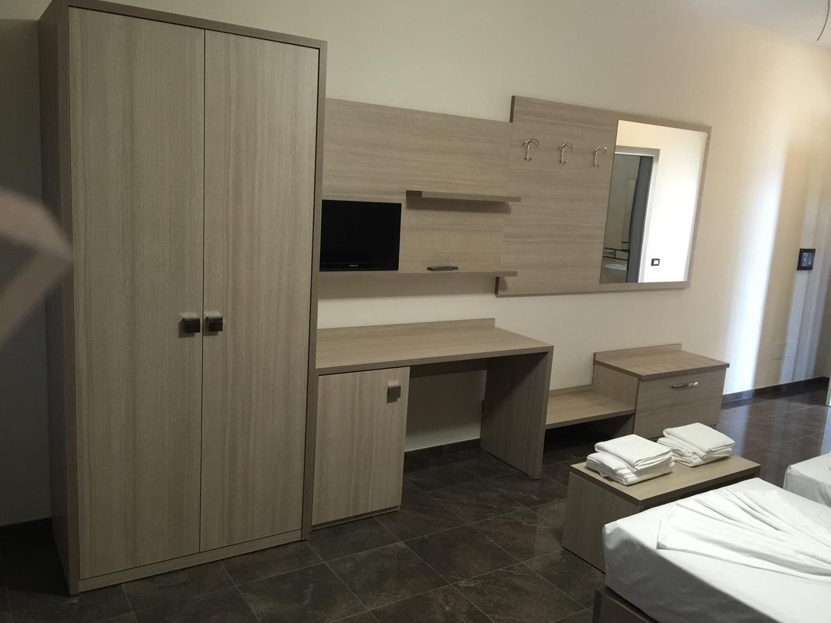Herges Hotel Durrës Eksteriør billede