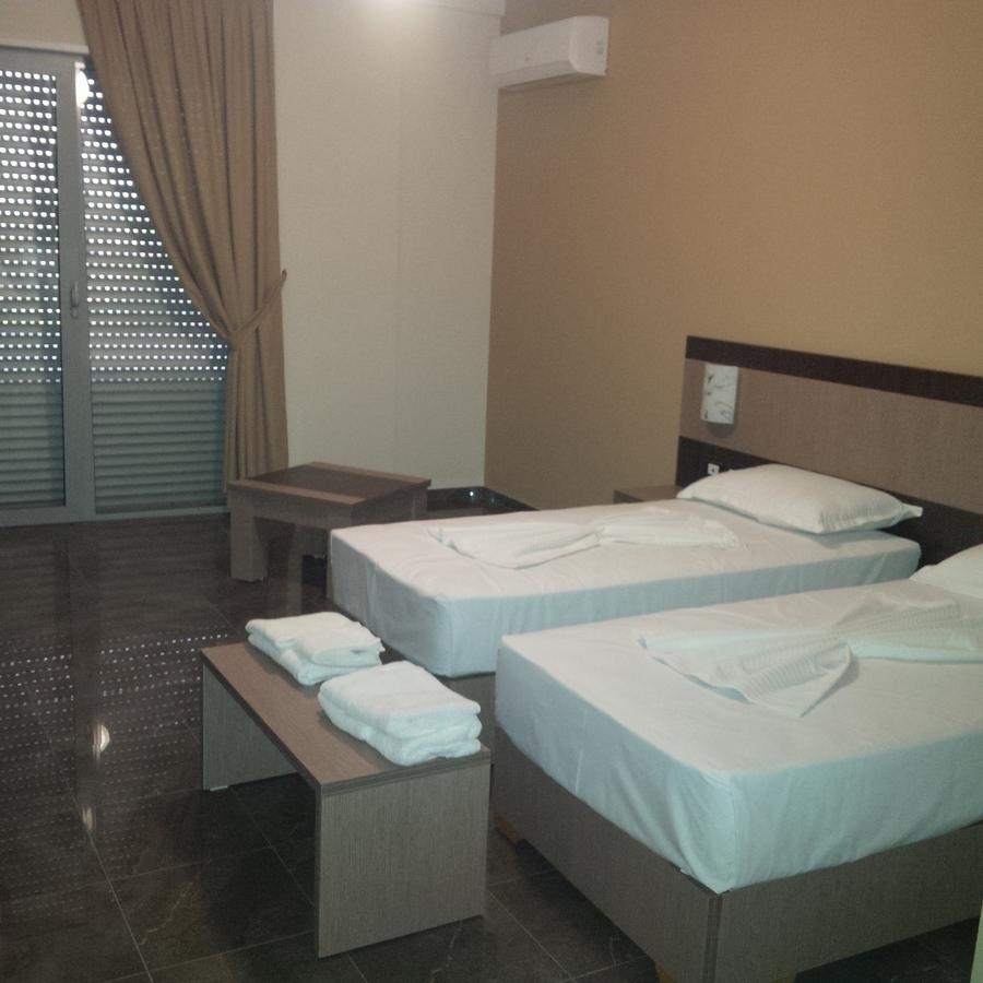 Herges Hotel Durrës Eksteriør billede