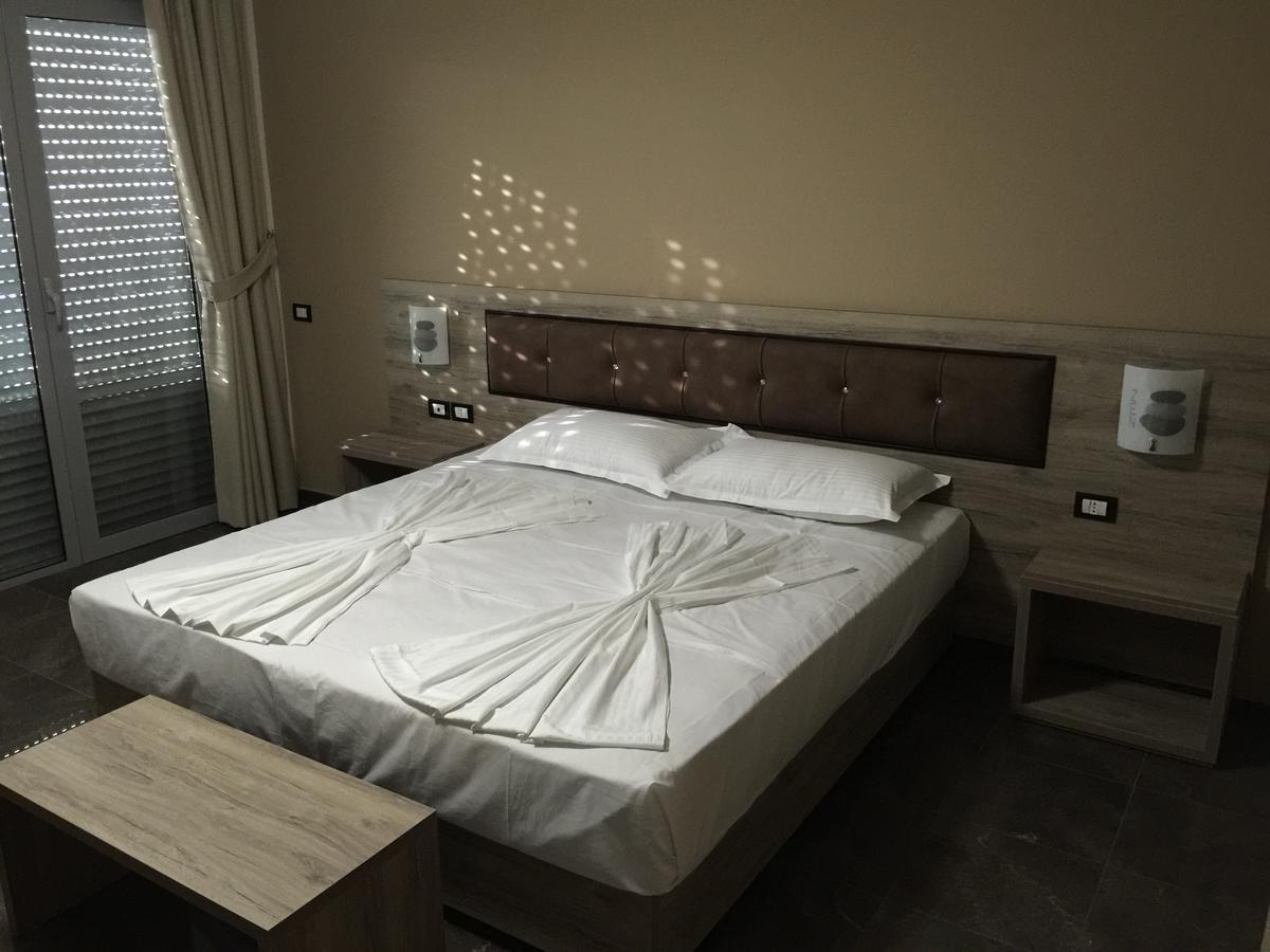 Herges Hotel Durrës Eksteriør billede