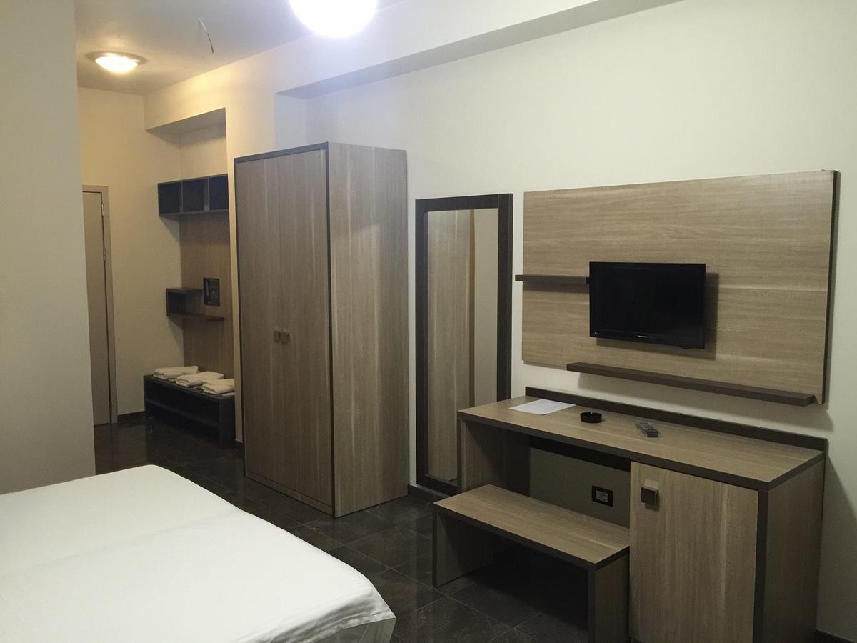 Herges Hotel Durrës Eksteriør billede