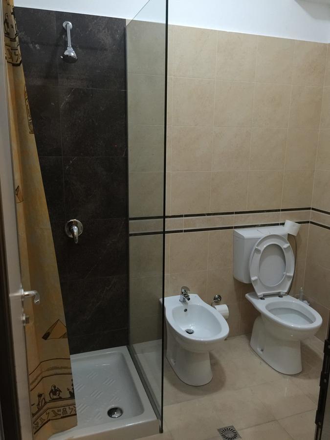 Herges Hotel Durrës Eksteriør billede
