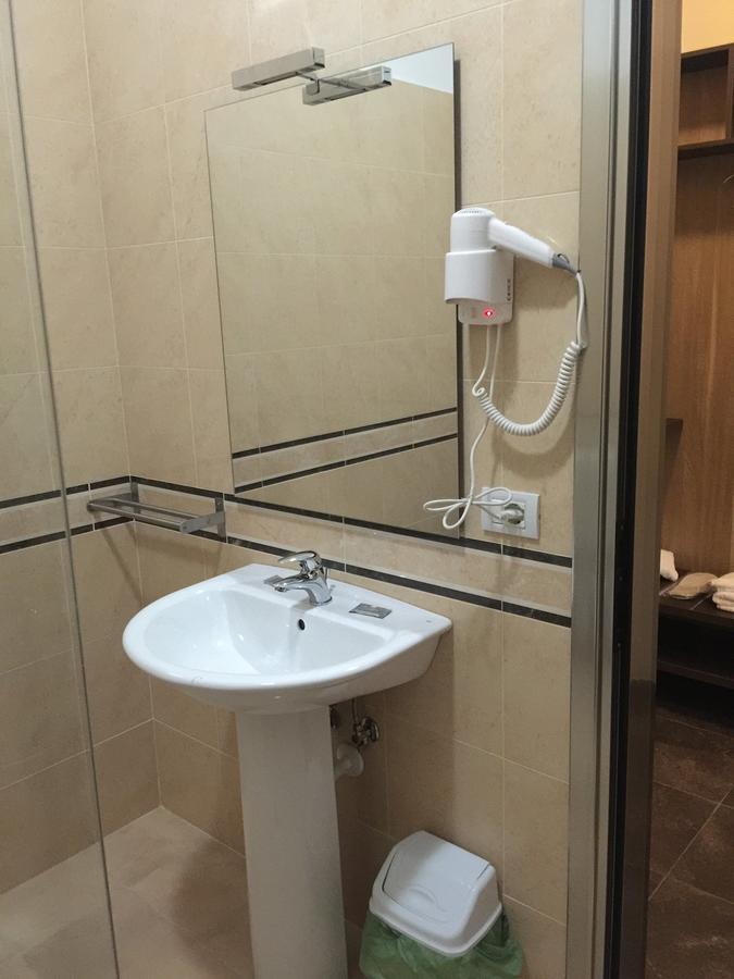 Herges Hotel Durrës Eksteriør billede