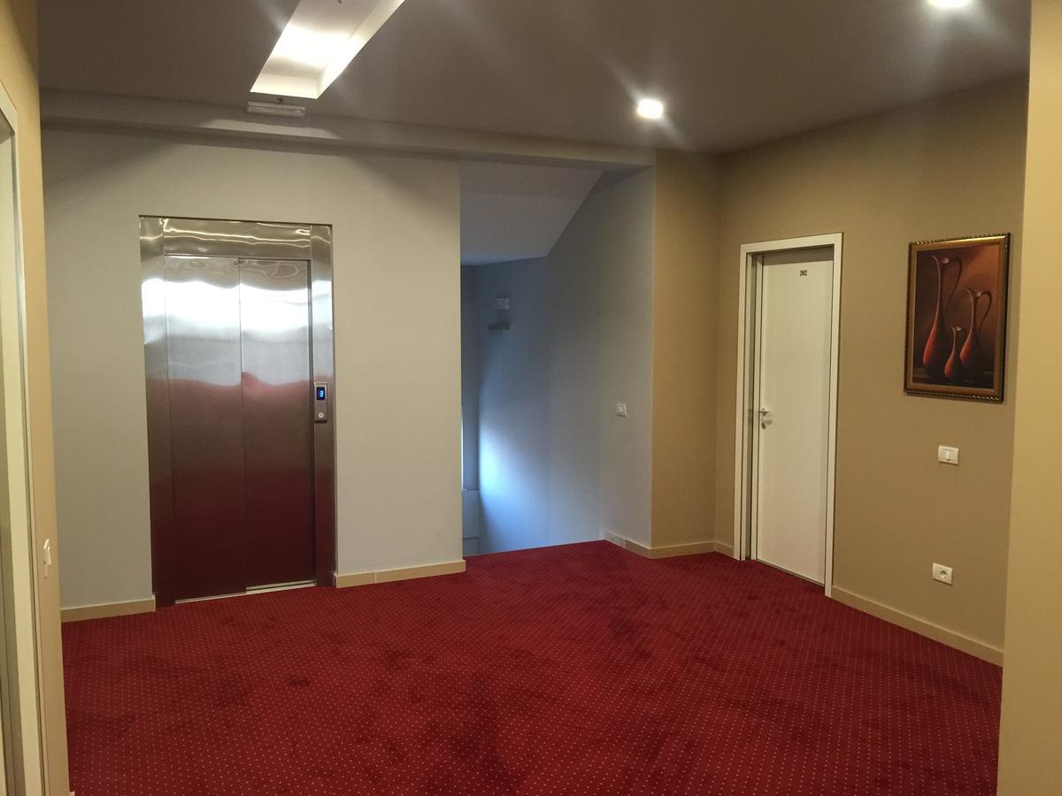 Herges Hotel Durrës Eksteriør billede