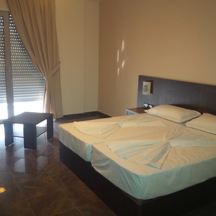 Herges Hotel Durrës Eksteriør billede