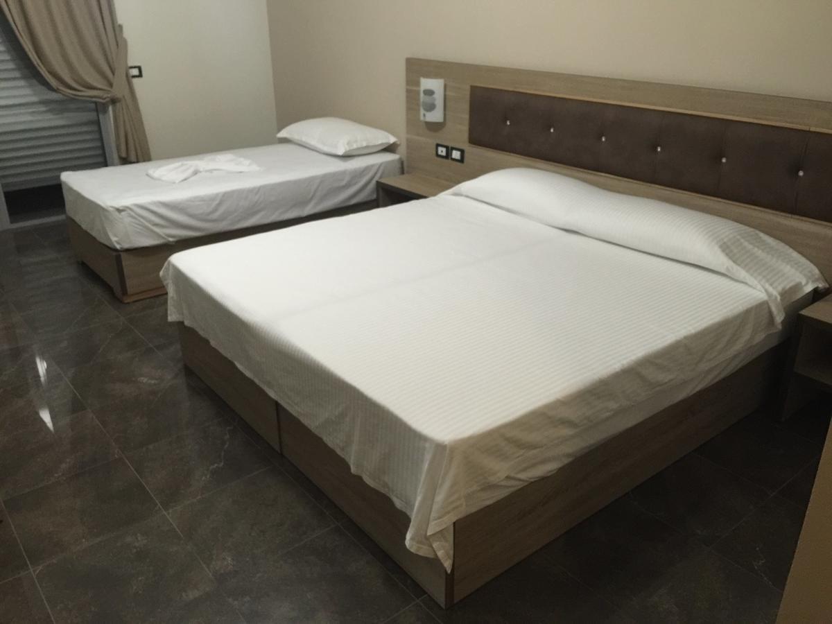 Herges Hotel Durrës Eksteriør billede