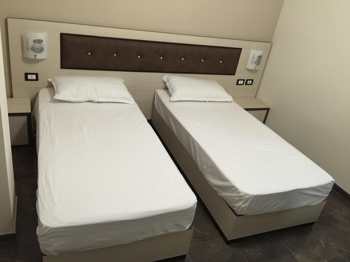 Herges Hotel Durrës Eksteriør billede