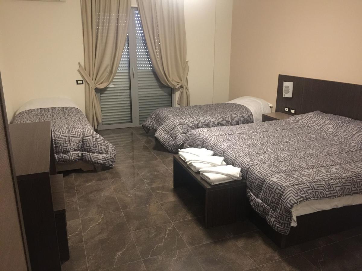 Herges Hotel Durrës Eksteriør billede