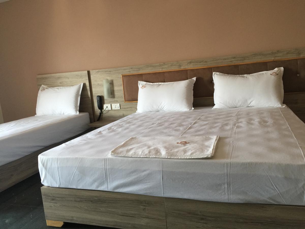 Herges Hotel Durrës Eksteriør billede