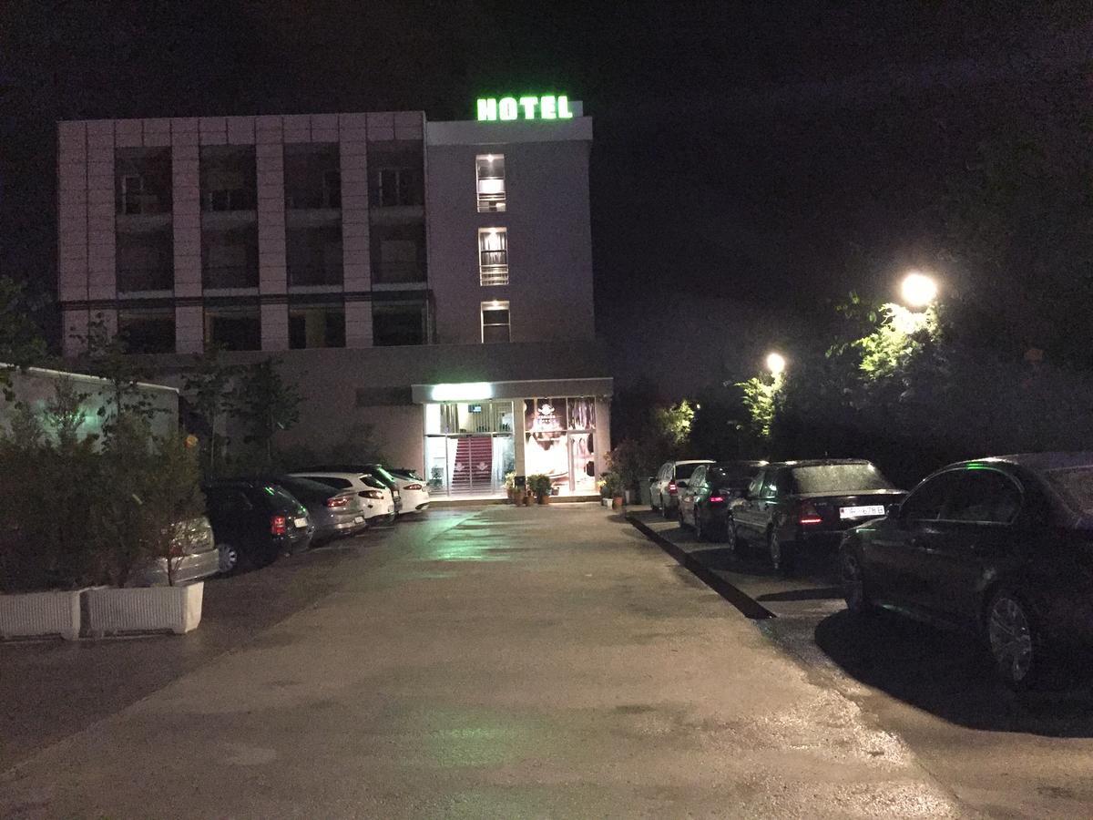 Herges Hotel Durrës Eksteriør billede