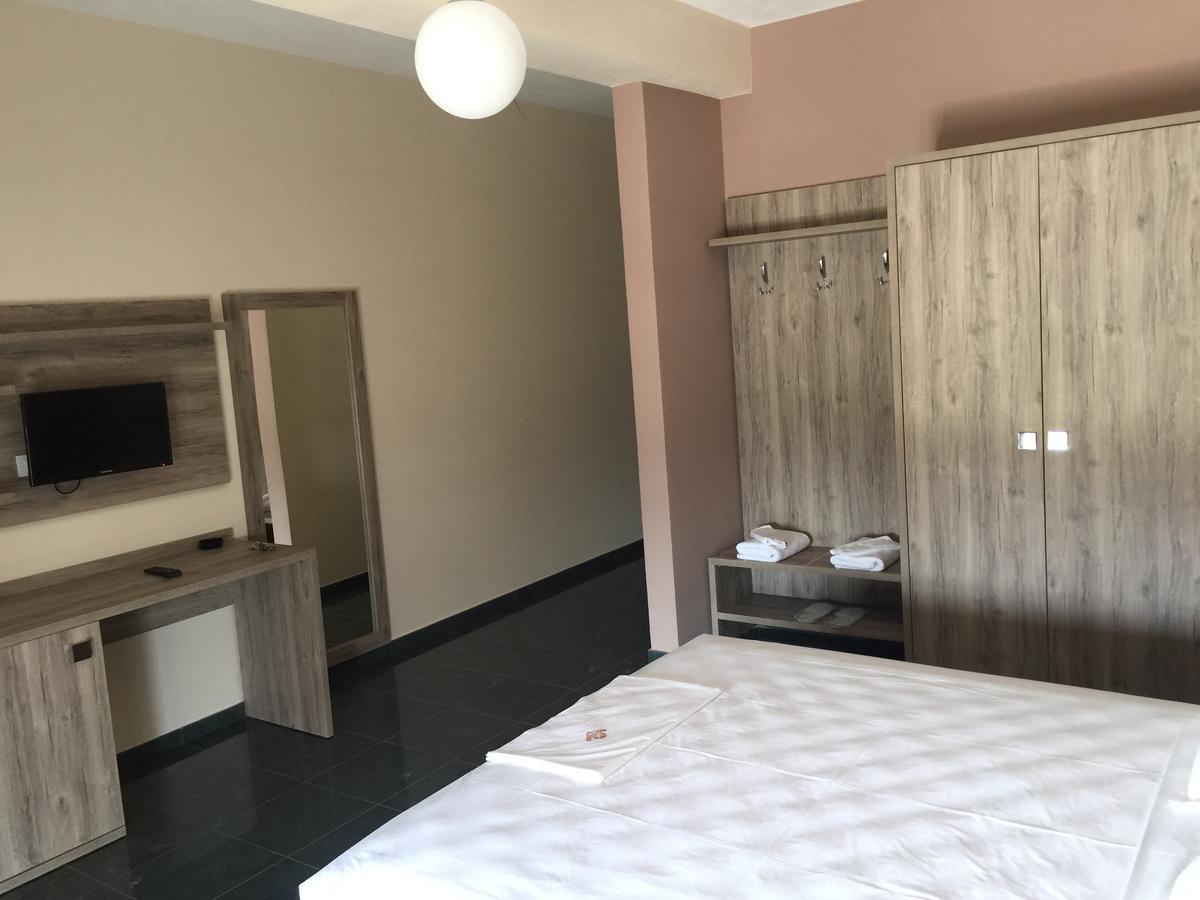 Herges Hotel Durrës Eksteriør billede