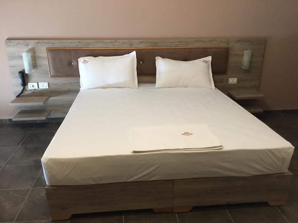 Herges Hotel Durrës Eksteriør billede
