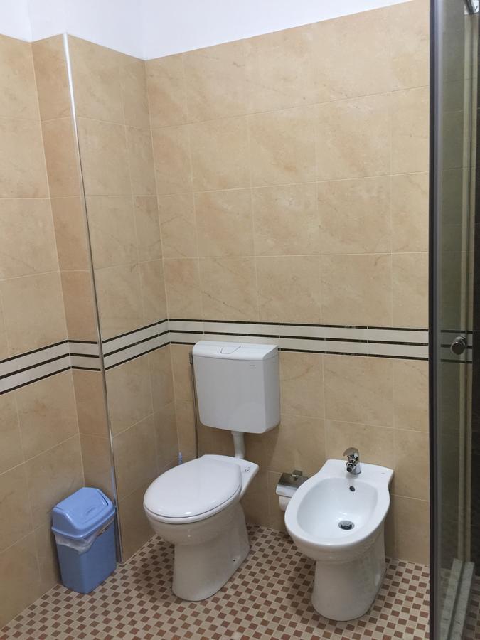 Herges Hotel Durrës Eksteriør billede